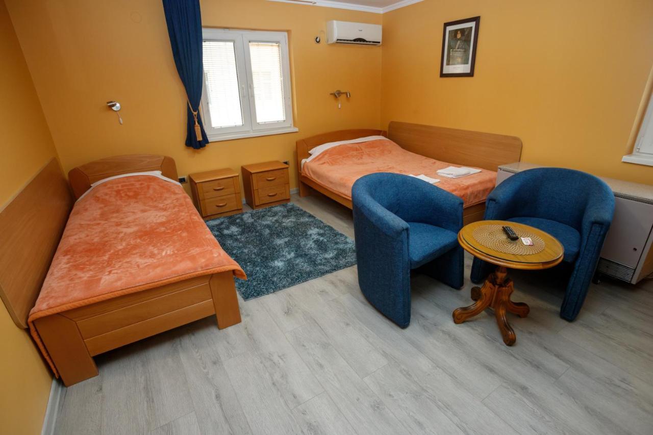 Guest House Mali Homtel 수보티차 외부 사진