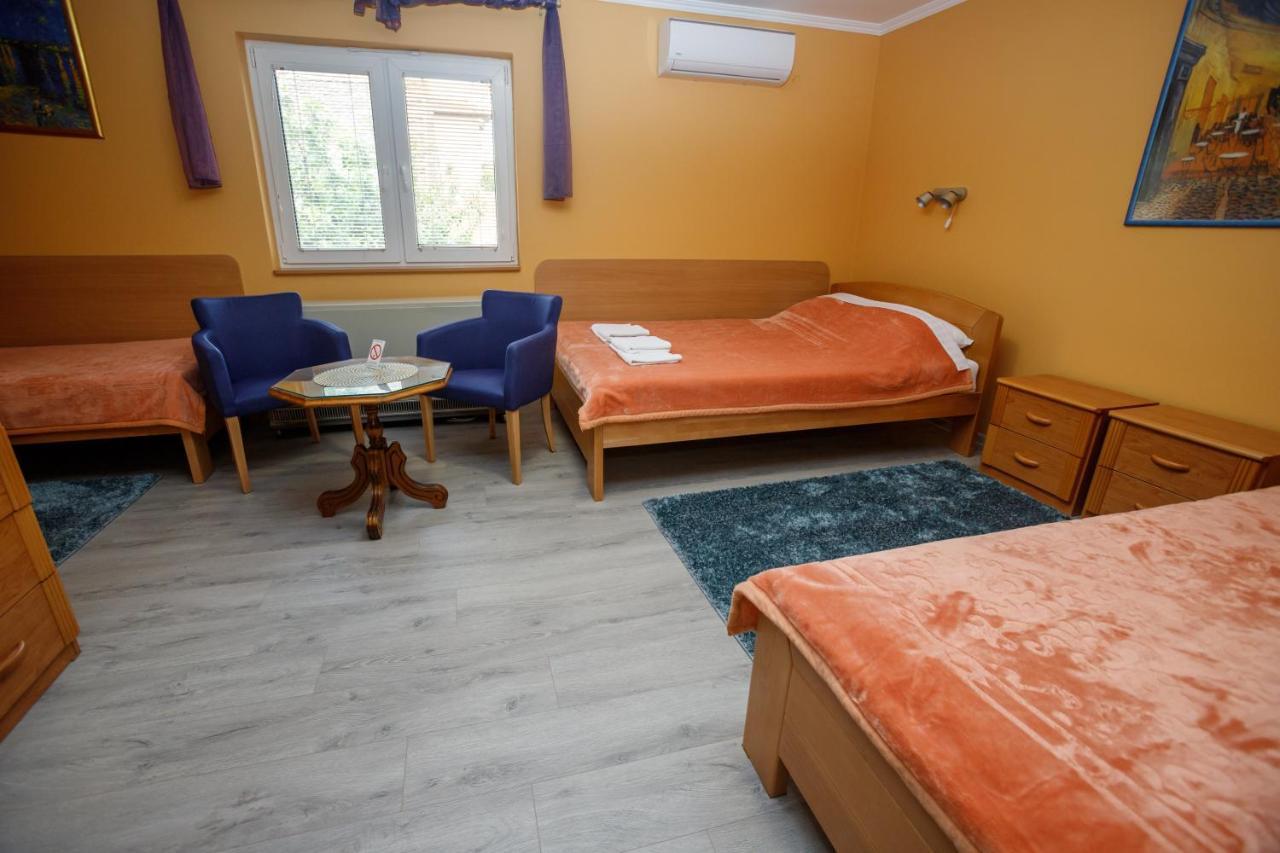 Guest House Mali Homtel 수보티차 외부 사진