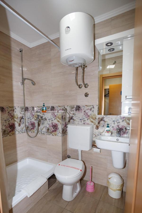 Guest House Mali Homtel 수보티차 외부 사진