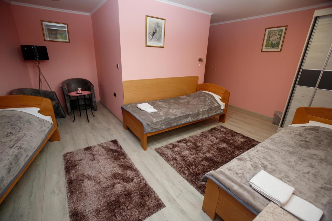 Guest House Mali Homtel 수보티차 외부 사진