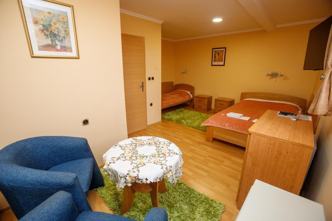 Guest House Mali Homtel 수보티차 외부 사진