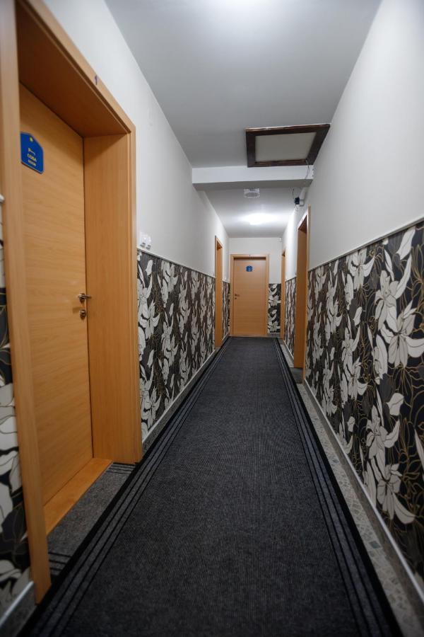 Guest House Mali Homtel 수보티차 외부 사진