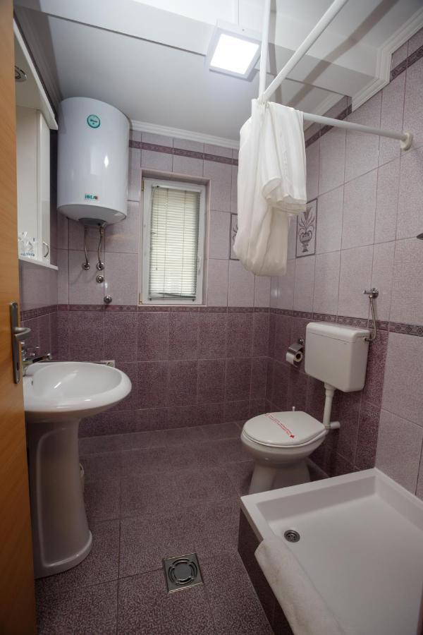 Guest House Mali Homtel 수보티차 외부 사진