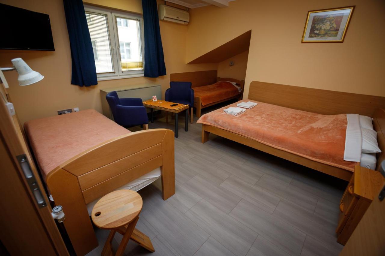 Guest House Mali Homtel 수보티차 외부 사진