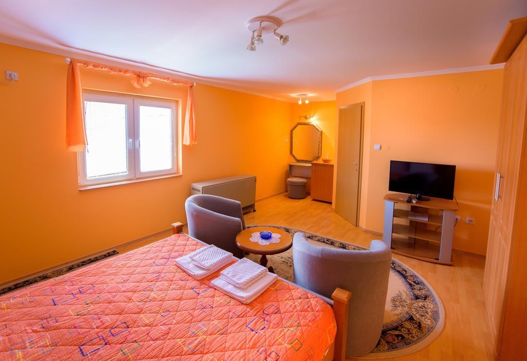 Guest House Mali Homtel 수보티차 외부 사진