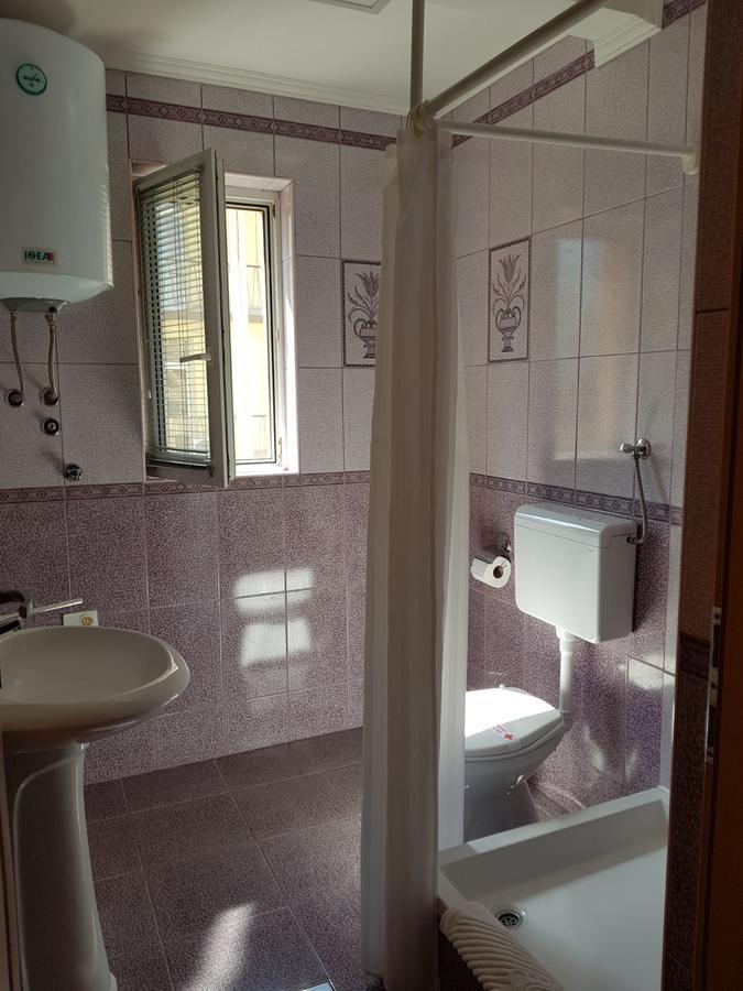 Guest House Mali Homtel 수보티차 외부 사진